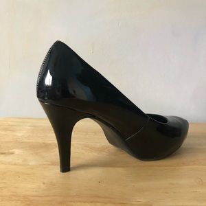 olsenboye black patent leather pumps